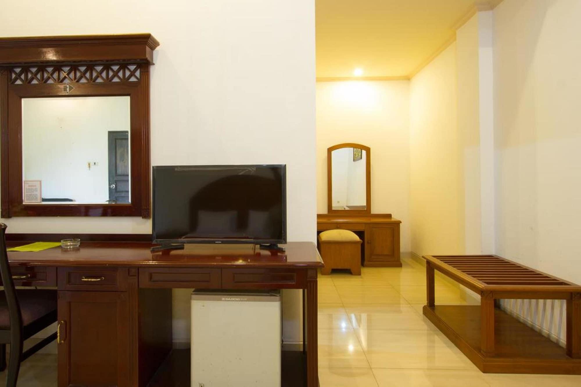 Hotel Oranjje Denpasar Esterno foto