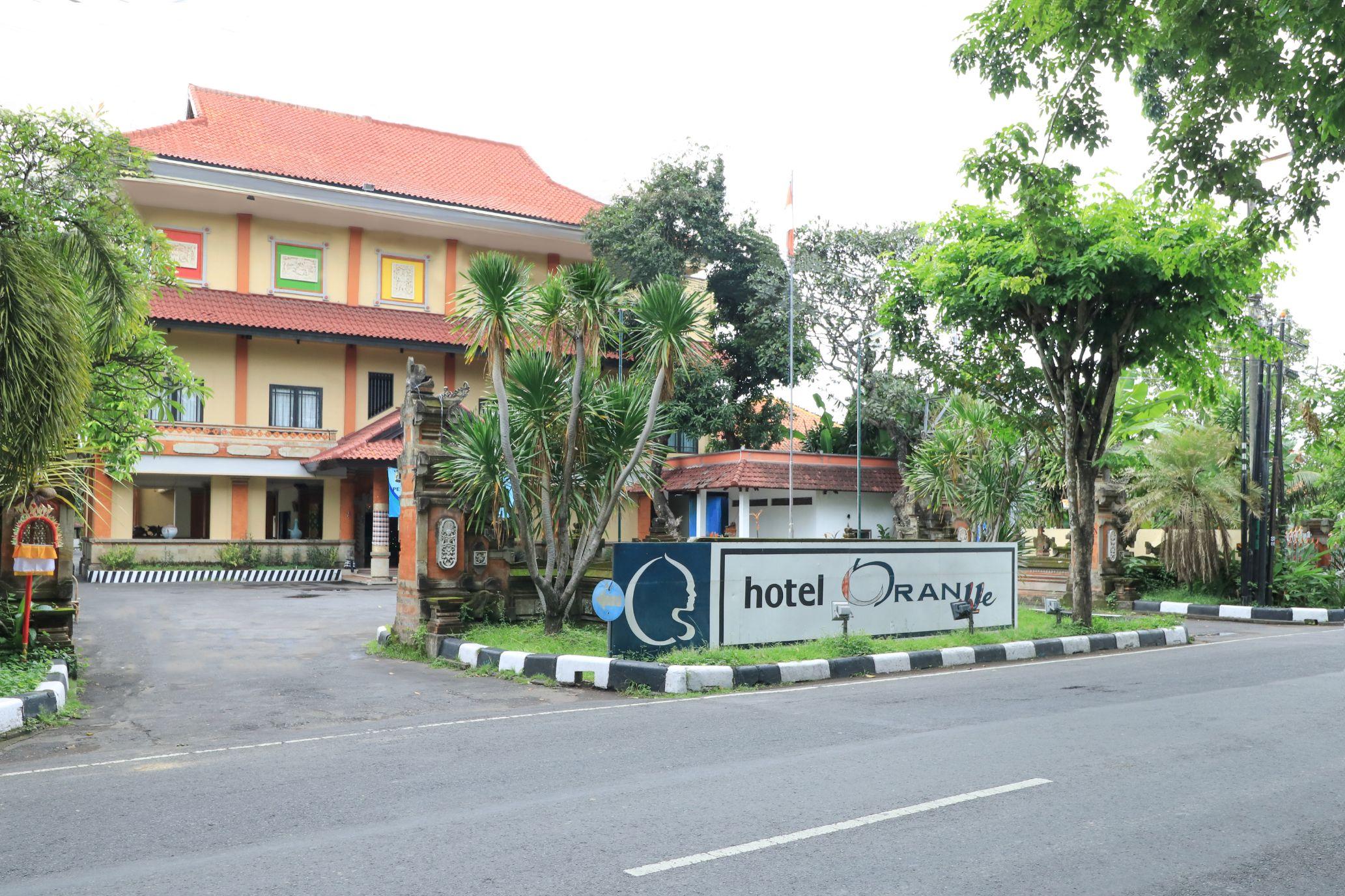 Hotel Oranjje Denpasar Esterno foto