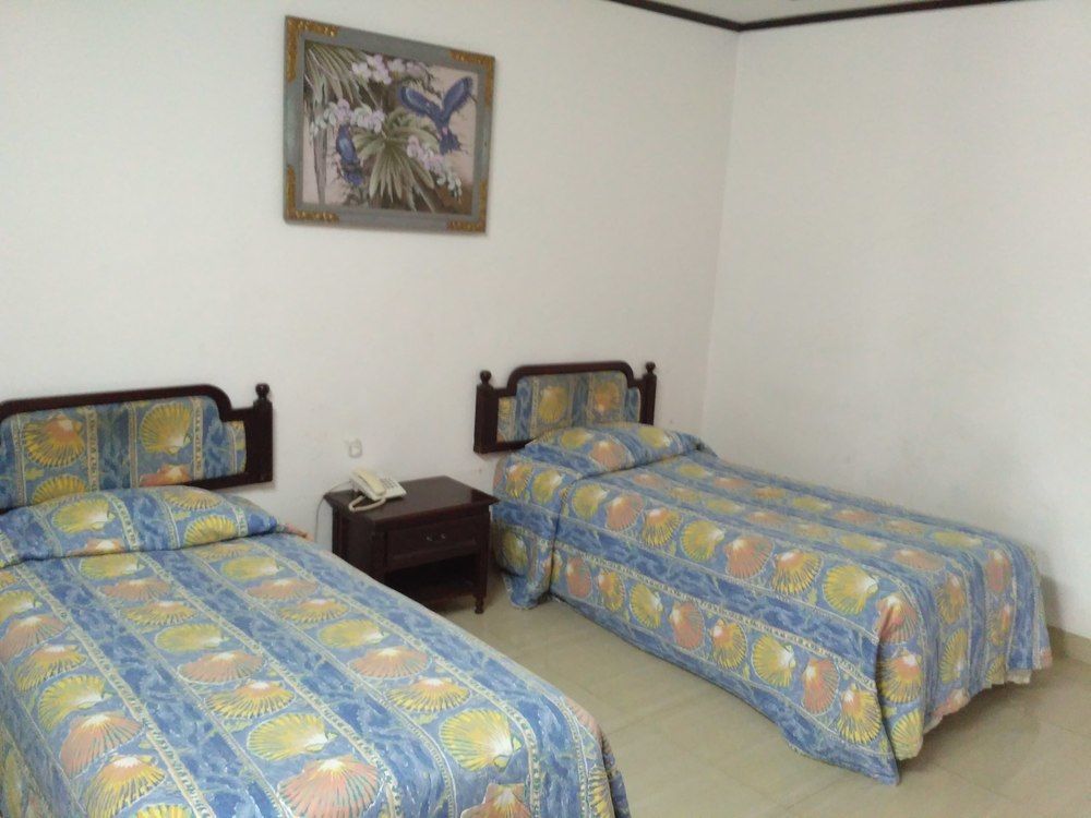 Hotel Oranjje Denpasar Esterno foto