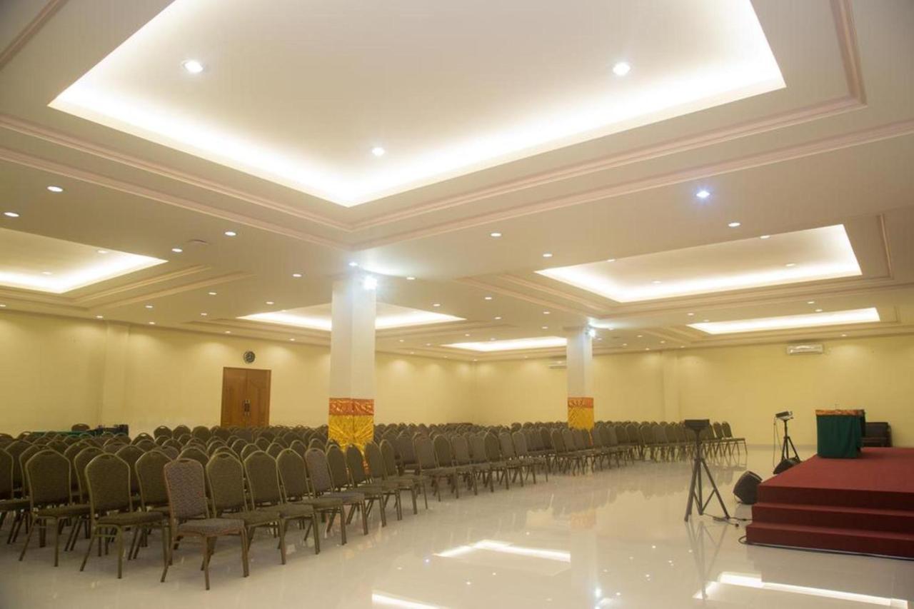 Hotel Oranjje Denpasar Esterno foto